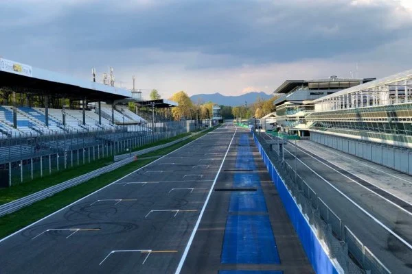 monza race track straight